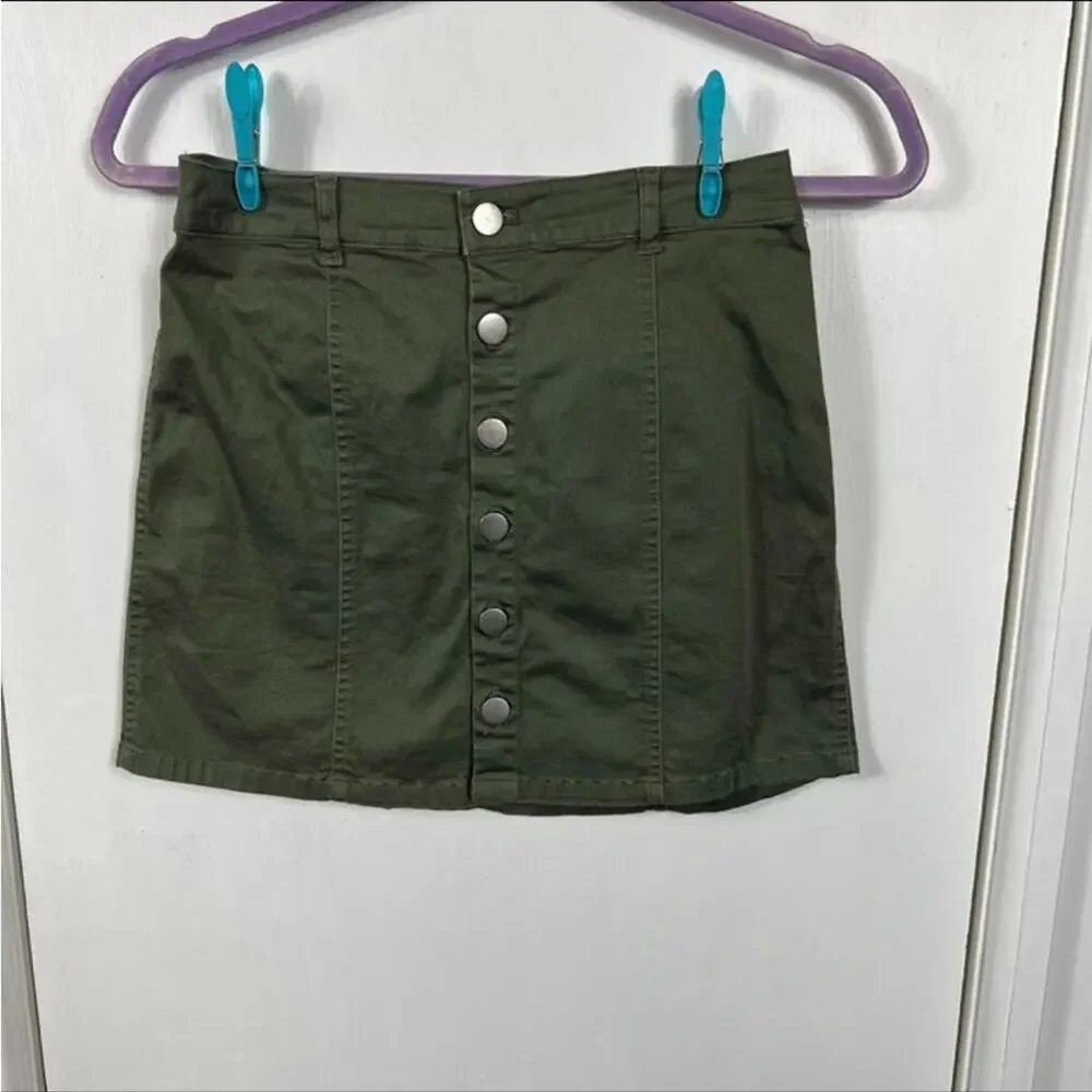 Forever 21 Olive Green Button Front Mini Skirt – Size Small